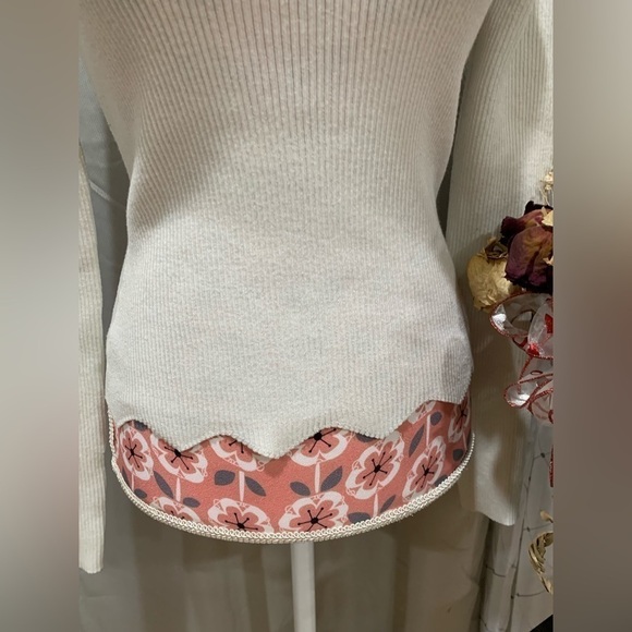 MI Ami Scalloped Hem Sweater - Picture 3 of 4